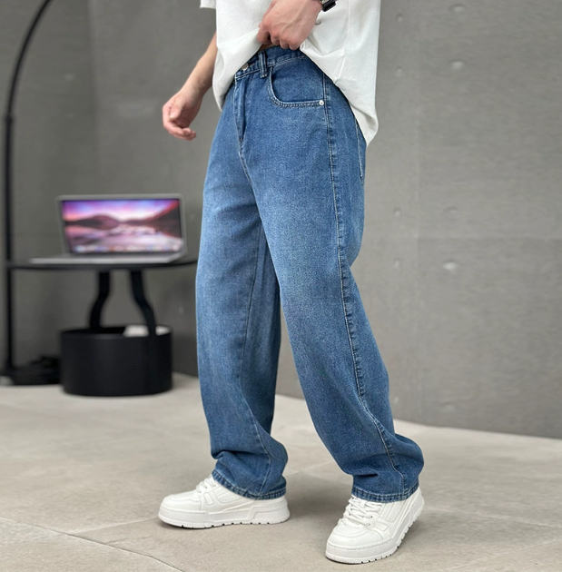 Men's straight-leg jeans, light blue wash, relaxed fit with back yoke and pockets
