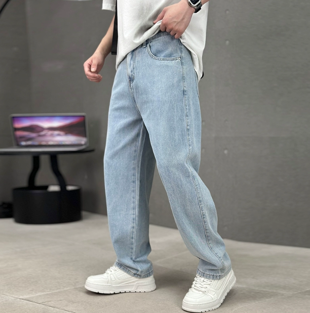 Men's straight-leg jeans, light blue denim, relaxed fit with front pockets